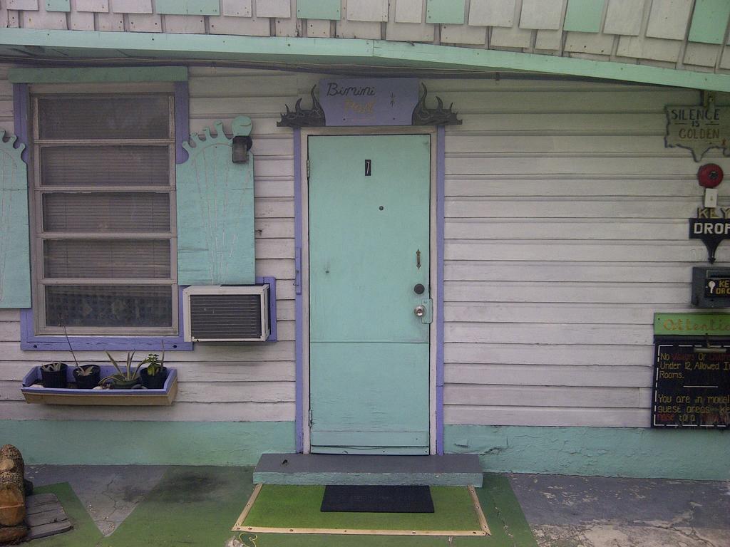 Arawak Inn Nassau Dış mekan fotoğraf